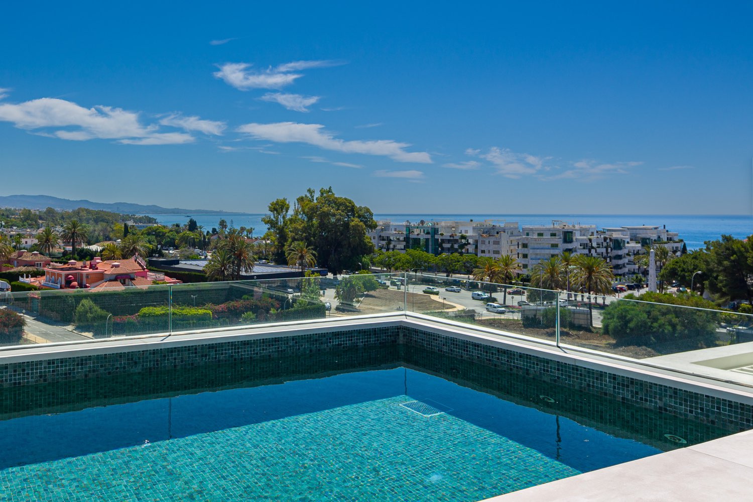 Penthouse salgai in Lomas de Marbella Club-Puente Romano