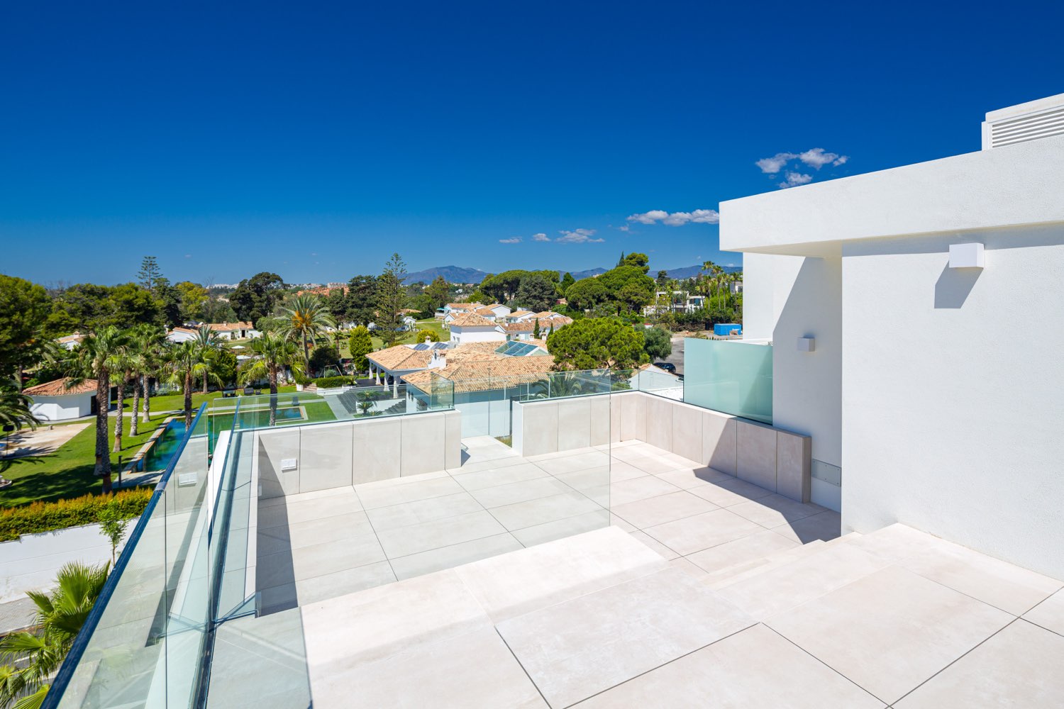 Penthouse salgai in Lomas de Marbella Club-Puente Romano