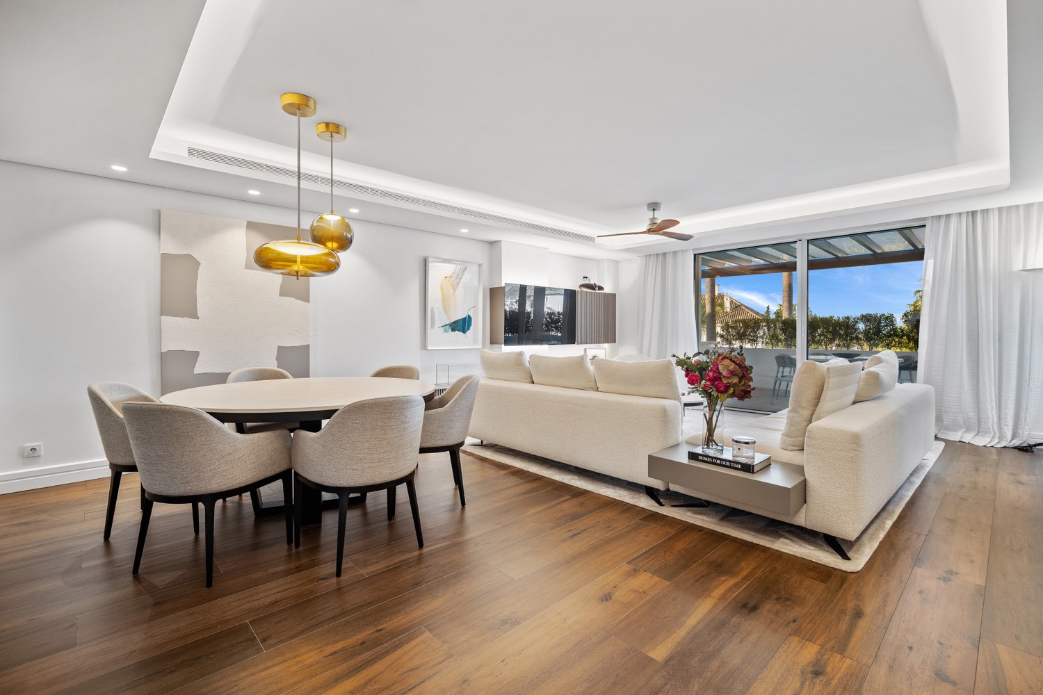 IMPRESIONANTE APARTAMENTO DE LUJO RECIENTEMENTE REFORMADO CON LAS MEJORES CALIDADES EN LA MILLA DE ORO DE MARBELLA