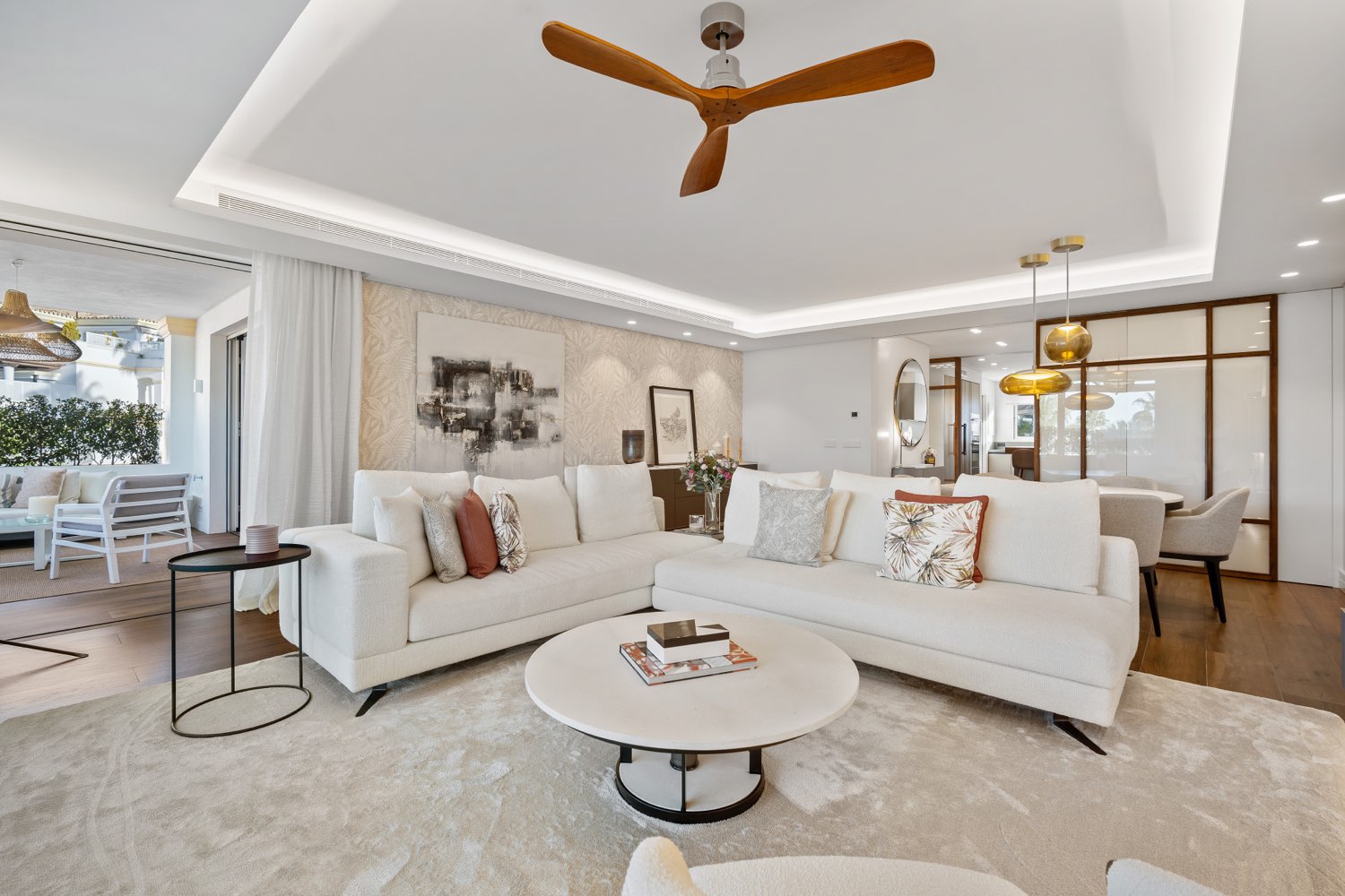 IMPRESIONANTE APARTAMENTO DE LUJO RECIENTEMENTE REFORMADO CON LAS MEJORES CALIDADES EN LA MILLA DE ORO DE MARBELLA