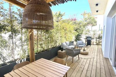 Impecable bungalow, junto a la playa, en segunda linea d...