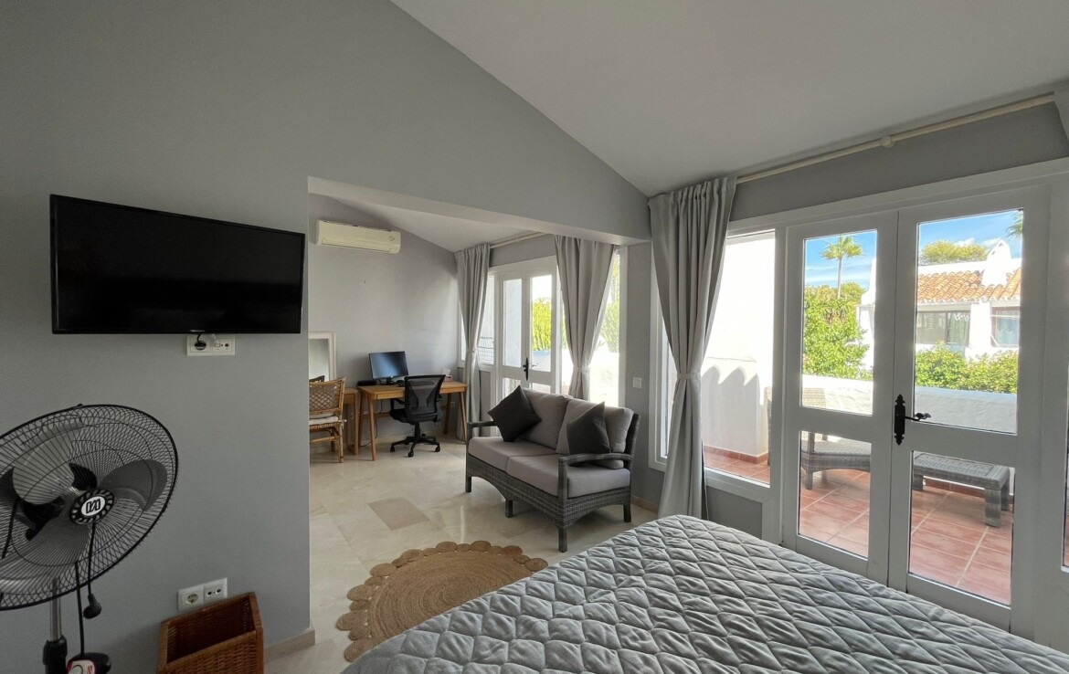 PRECIOSO ADOSADO 3 DORMITORIOS EXLUSIVA URBANIZACION VILLACANA JUNTO AL MAR