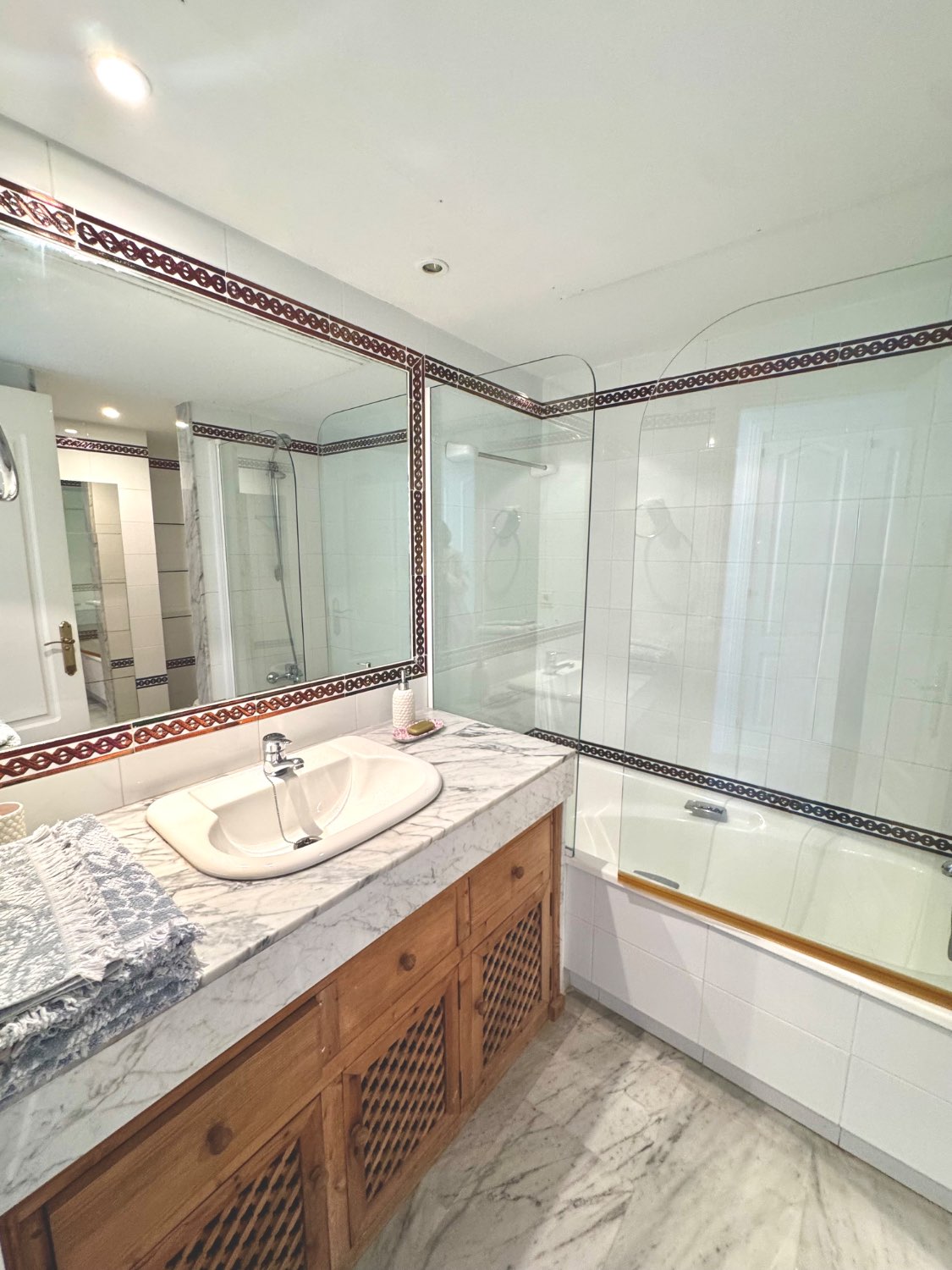 Impeccable 4-bedroom duplex penthouse in Guadalmina Baja