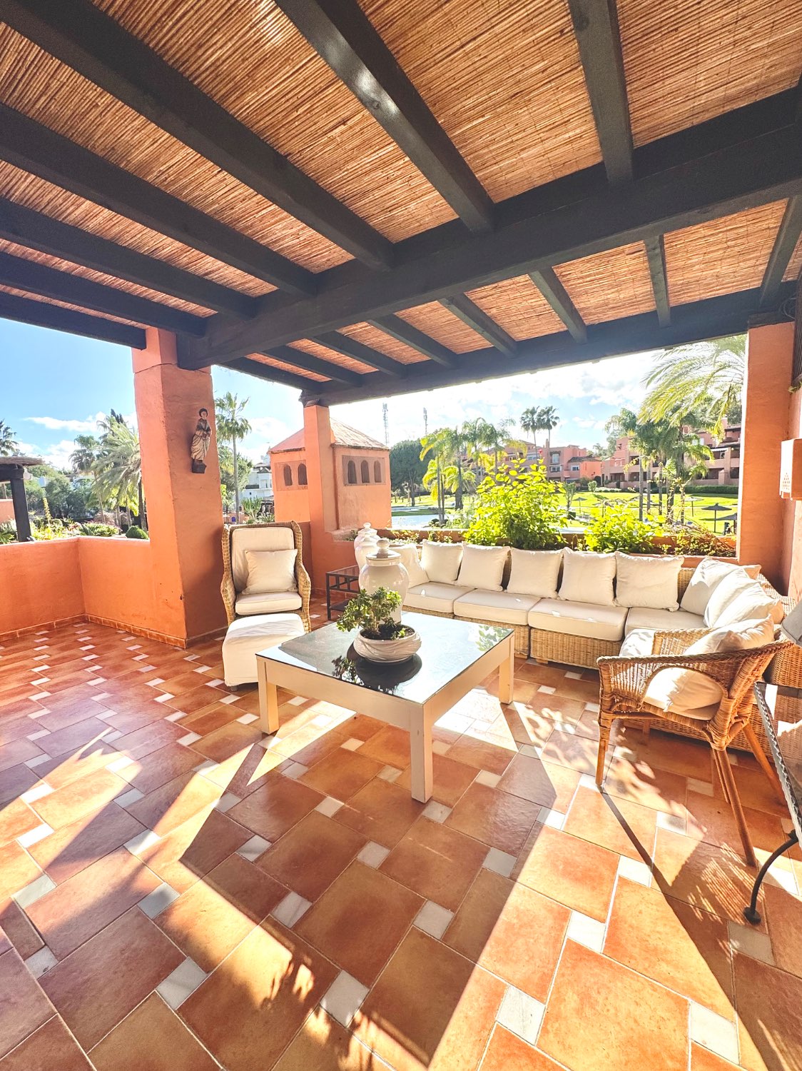 Impeccable 4-bedroom duplex penthouse in Guadalmina Baja