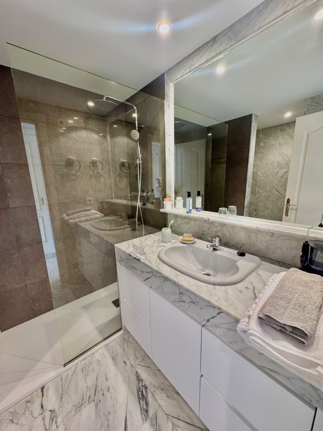 Impeccable 4-bedroom duplex penthouse in Guadalmina Baja