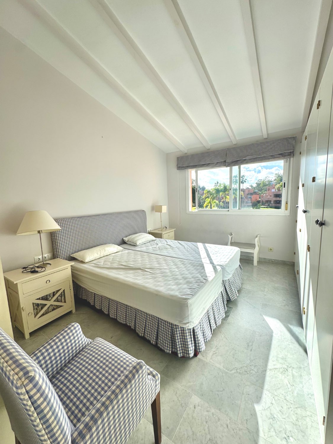 Impeccable 4-bedroom duplex penthouse in Guadalmina Baja