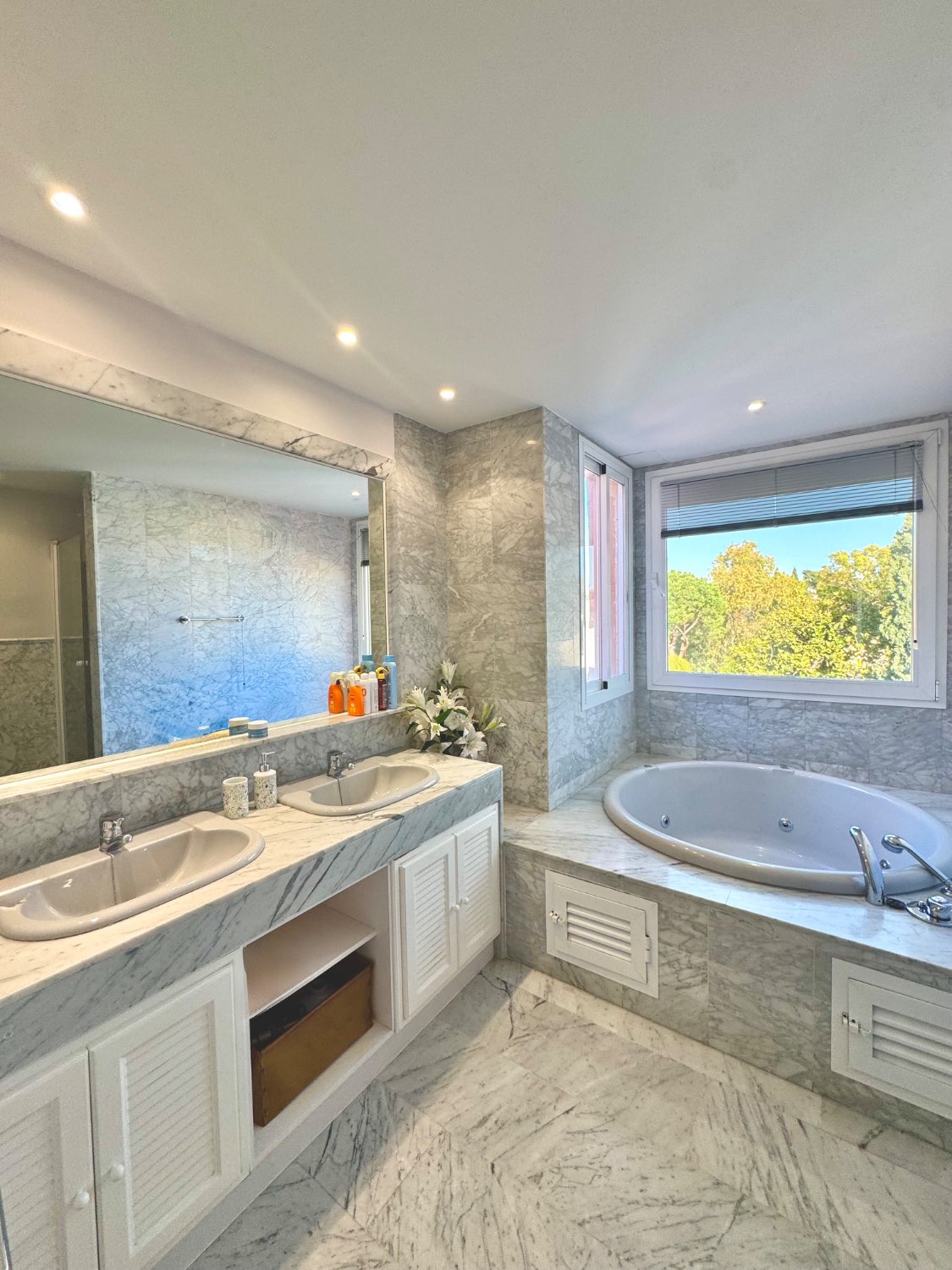 Impeccable 4-bedroom duplex penthouse in Guadalmina Baja